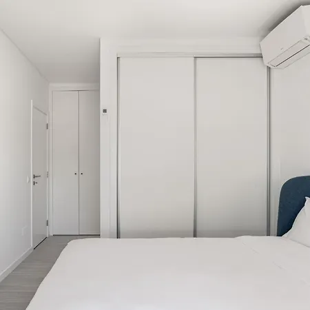 Joivy Elegant Flat With Balcony Apartman