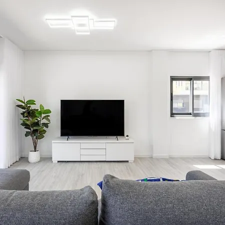 Joivy Elegant Flat With Balcony Distretto di Faro