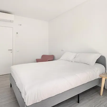 Joivy Elegant Flat With Balcony Appartamento *